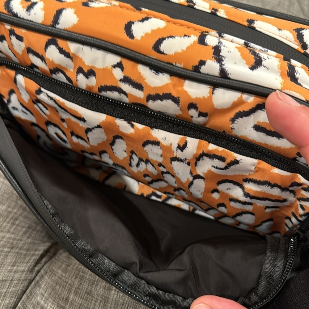 Ted Baker Bag Leopard Detail Nylon Puffer Camera Bag  Cellphone Holder Crossbody - Picture 15 of 17